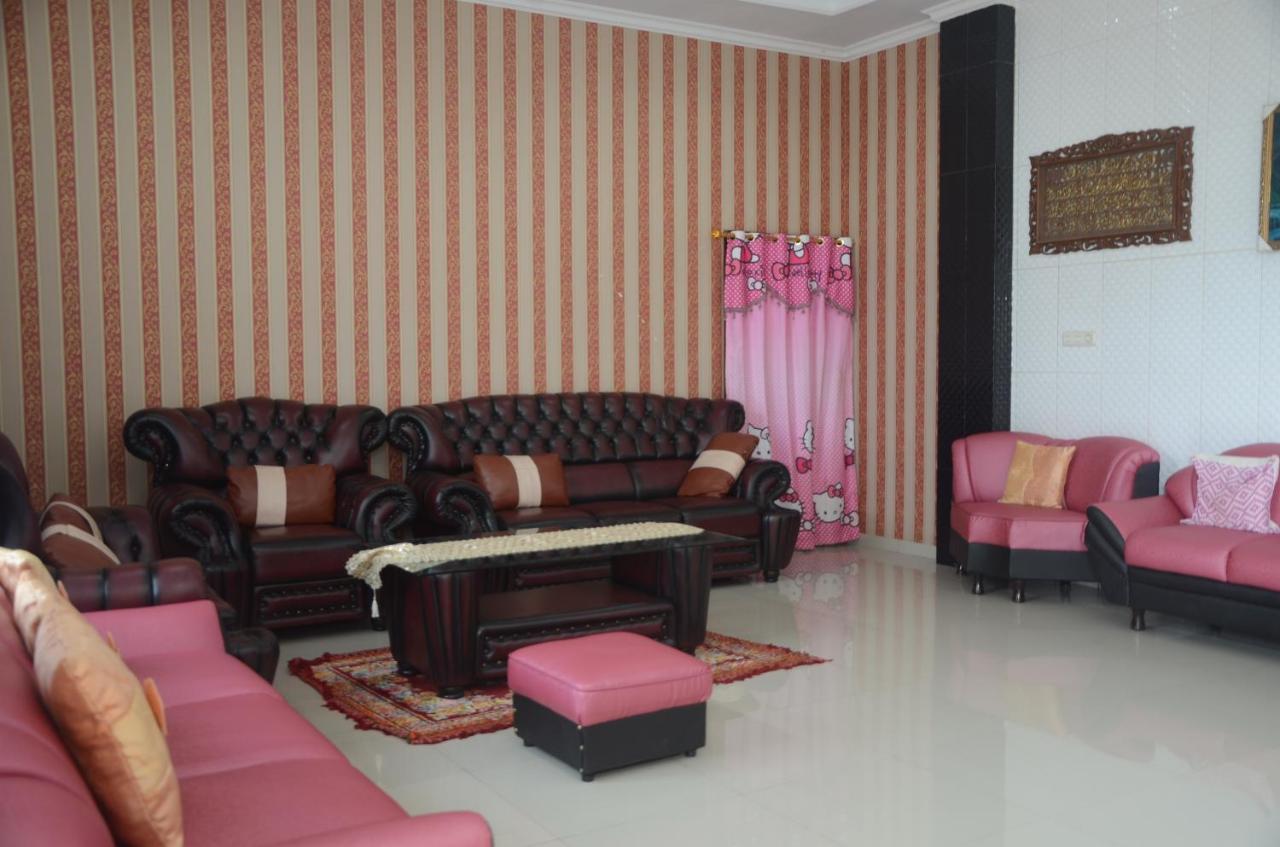 Spot On Oyo 1988 Pondok Seril Syariah Makasar Exteriér fotografie